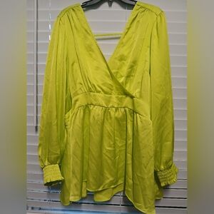 Nwt (TORRID) Vibrant Green Women's Top
